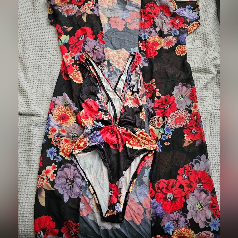 SHEIN Black and Red Floral Robe Set
